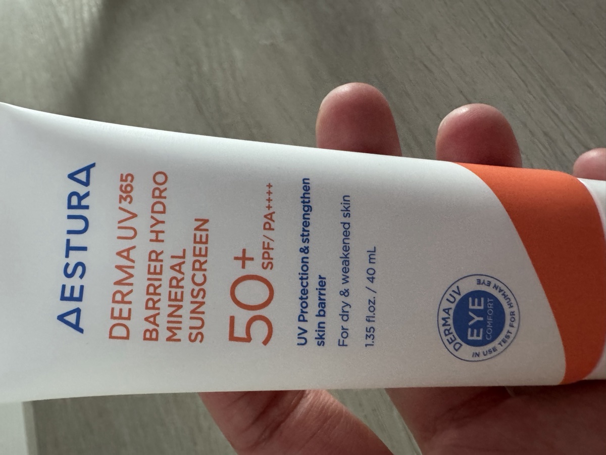 正面規格。SPF 50+/PA++++，1.35 fl.oz. / 40 mL。